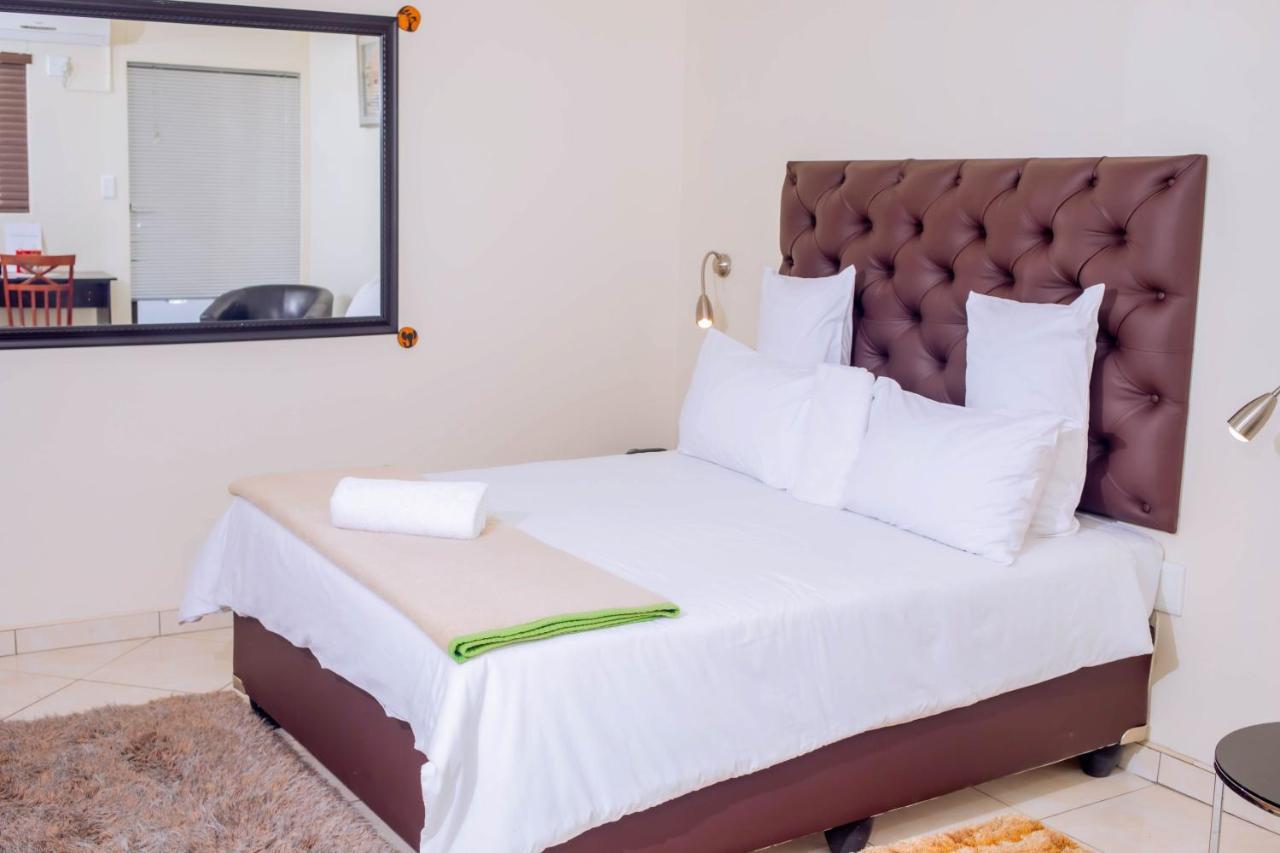 Road House Guest House Omuthiya Luaran gambar
