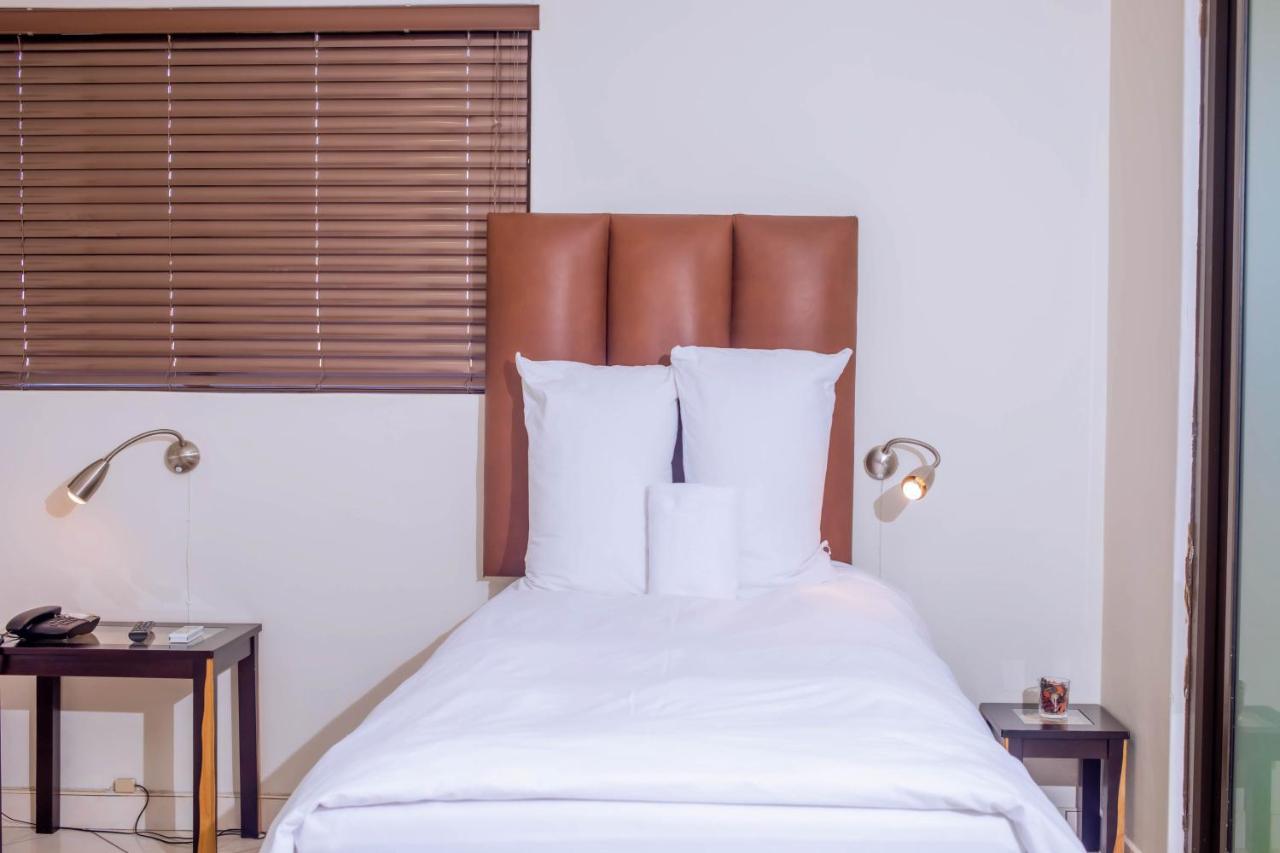 Road House Guest House Omuthiya Luaran gambar