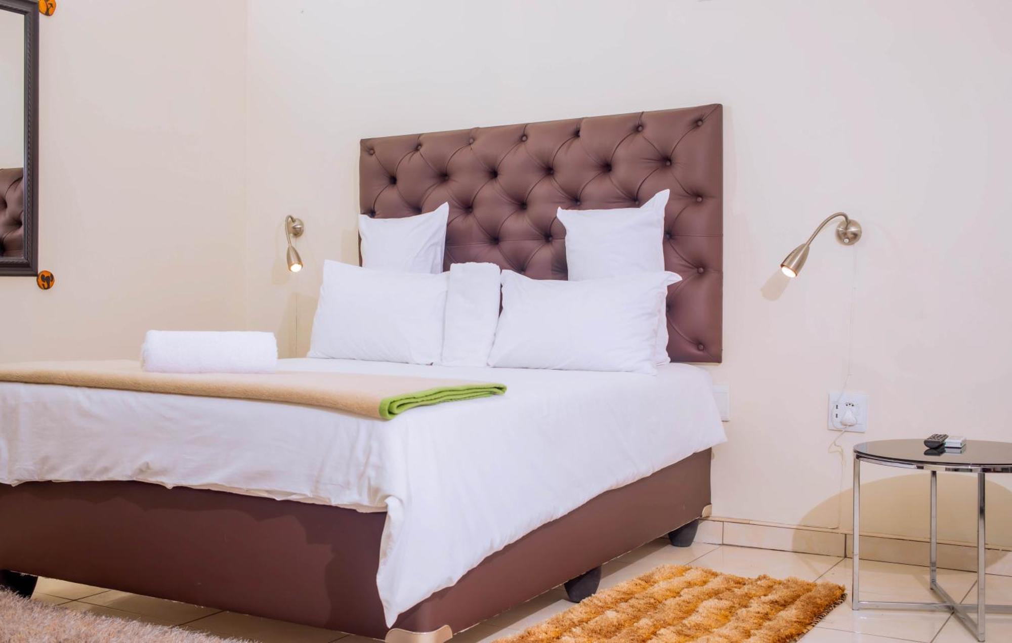 Road House Guest House Omuthiya Luaran gambar